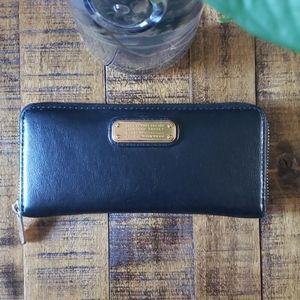 Marc Jacobs New Q Slim Zip Around Wallet